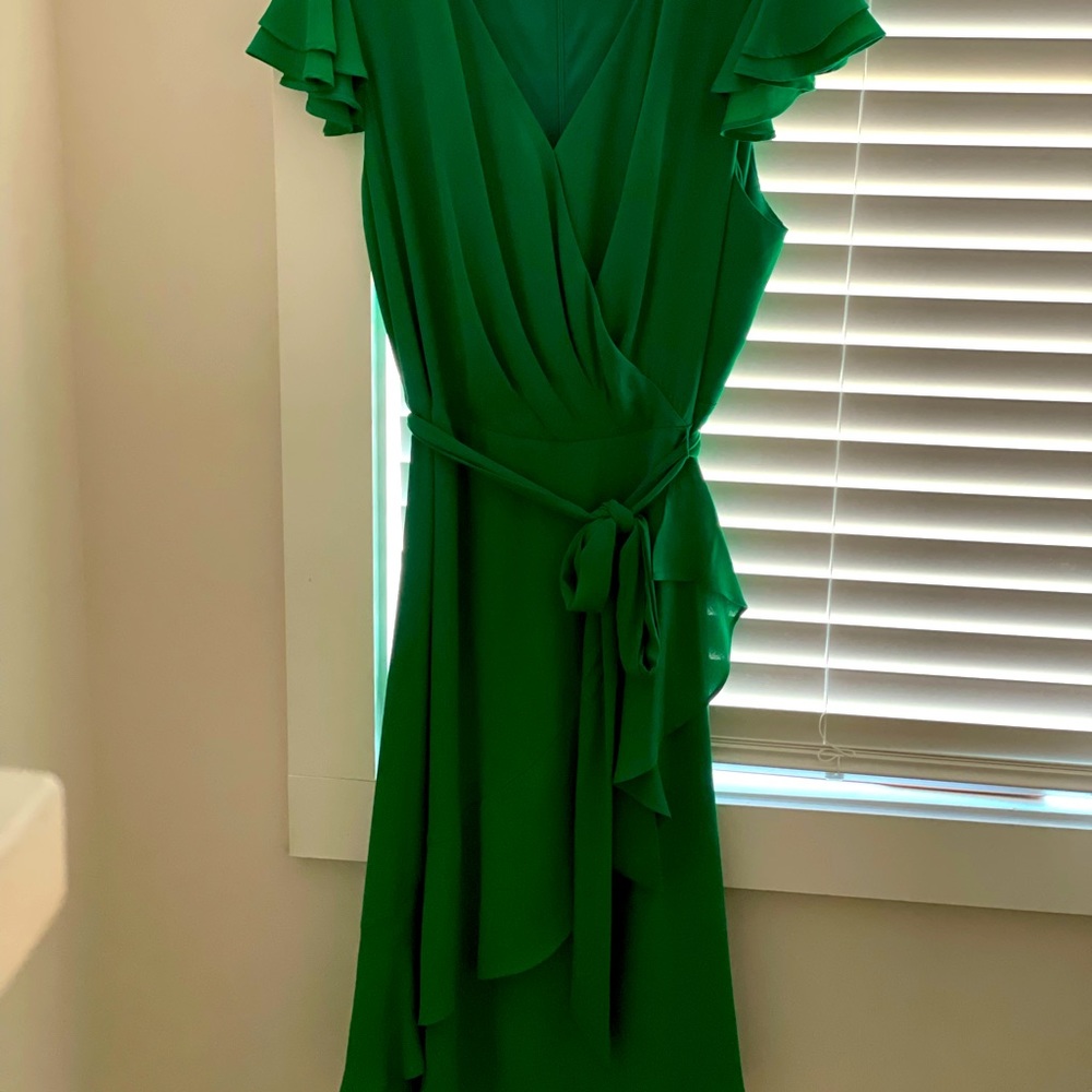 Jessica Howard Kelly Green flirty tie dress. MIDI